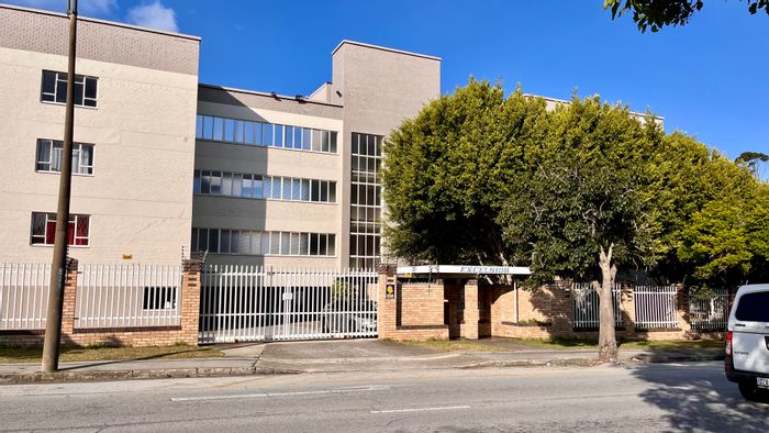 1-Bedroom Apartment To Rent in St Georges Park with lift, parking, and fibre.