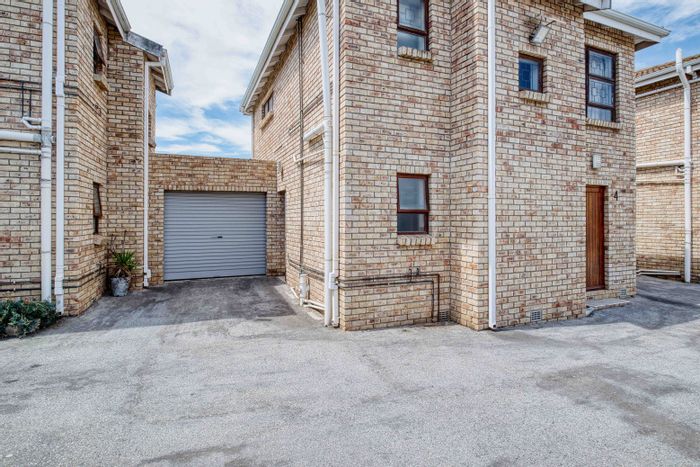 3-Bedroom Townhouse in Westering For Sale with garden and braai area.