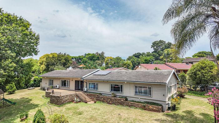 Hayfields House For Sale: 4 beds, double garage, self-contained unit, landscaped garden.