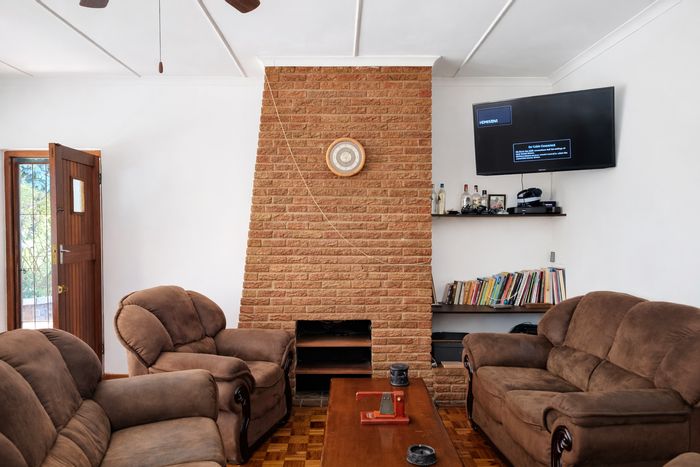 Amanzimtoti House For Sale: 3 bedrooms, flatlet, large yard, income potential.