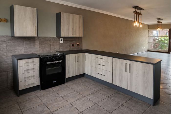 For Sale: Townhouse in Three Rivers East with 2 beds, backup power, and parking.