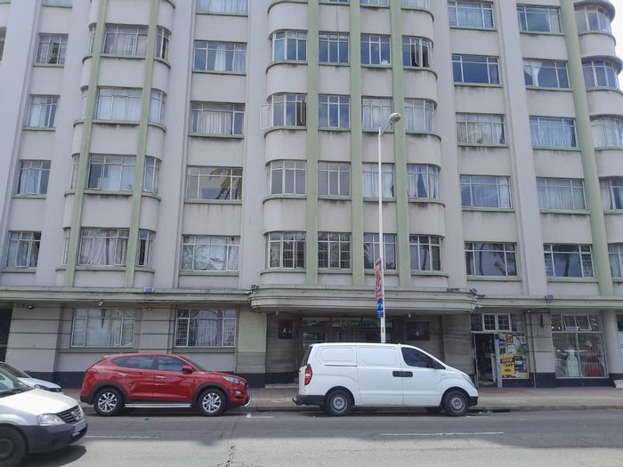 Two-bedroom apartment in Durban Central, close to harbour, with parking. For Sale.