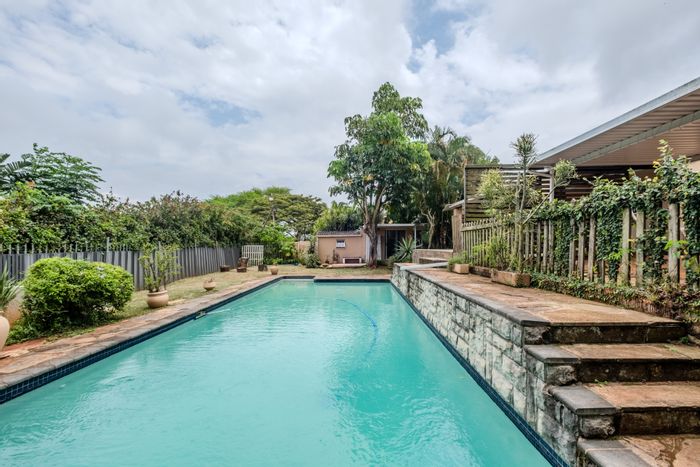 Park Hill House For Sale: Open-plan living, pool, flatlet, and ample parking.