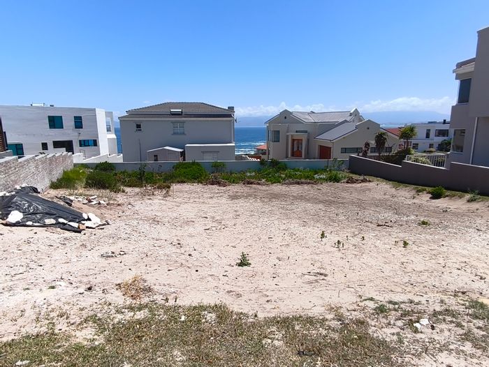 For Sale: House in Perlemoenbaai with approved plans, water connections, and ocean access.