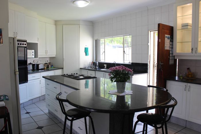 For Sale: Glen Marais House with 5 bedrooms, pool, flatlet, and business rights.