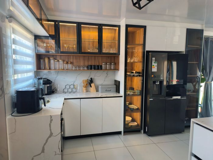 Ellaton House For Sale: 3 beds, 2 baths, private yard, secure parking.