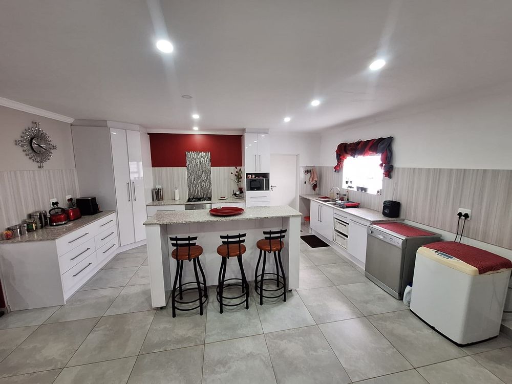 Quartz tops in kitchen