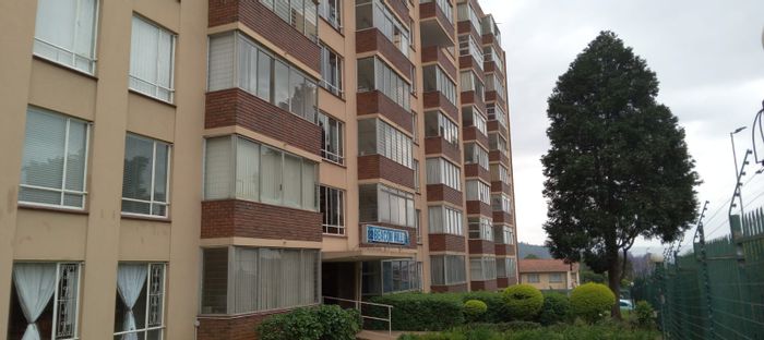 Wembley Flat To Rent: 2 Bedrooms, enclosed balcony, all utilities included.