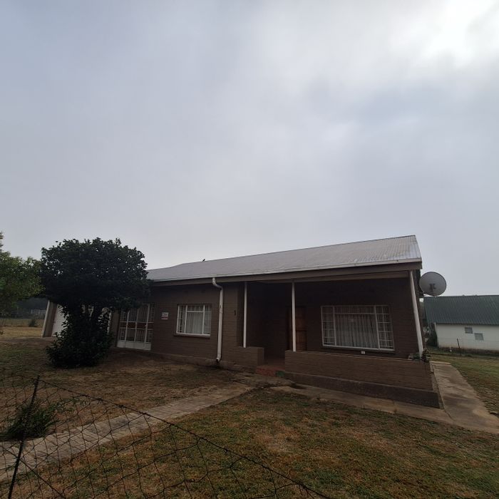 House for Sale in Metsimaholo: 3 beds, Vaal Dam views, zoned for business.