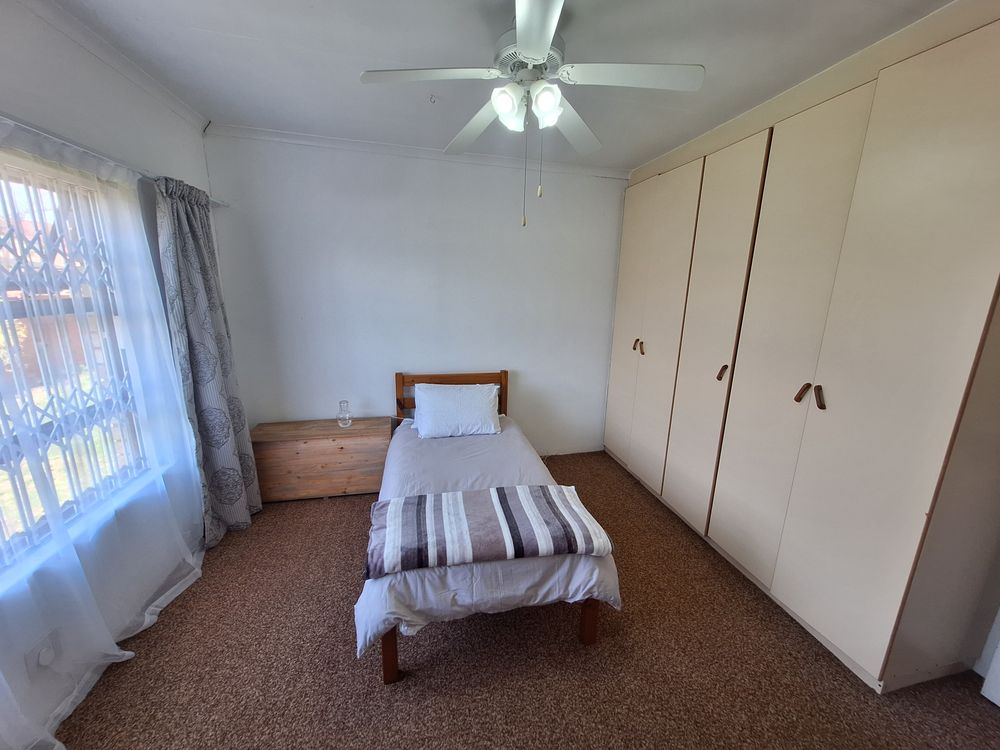 Bedroom built-in cupboards