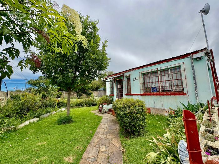 3-Bedroom House For Sale in Volksrust Central with garden, study, and parking.