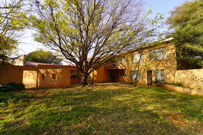 Bainsvlei Small Holding For Sale: Equipped boreholes, workshop, pool, and worker's house.