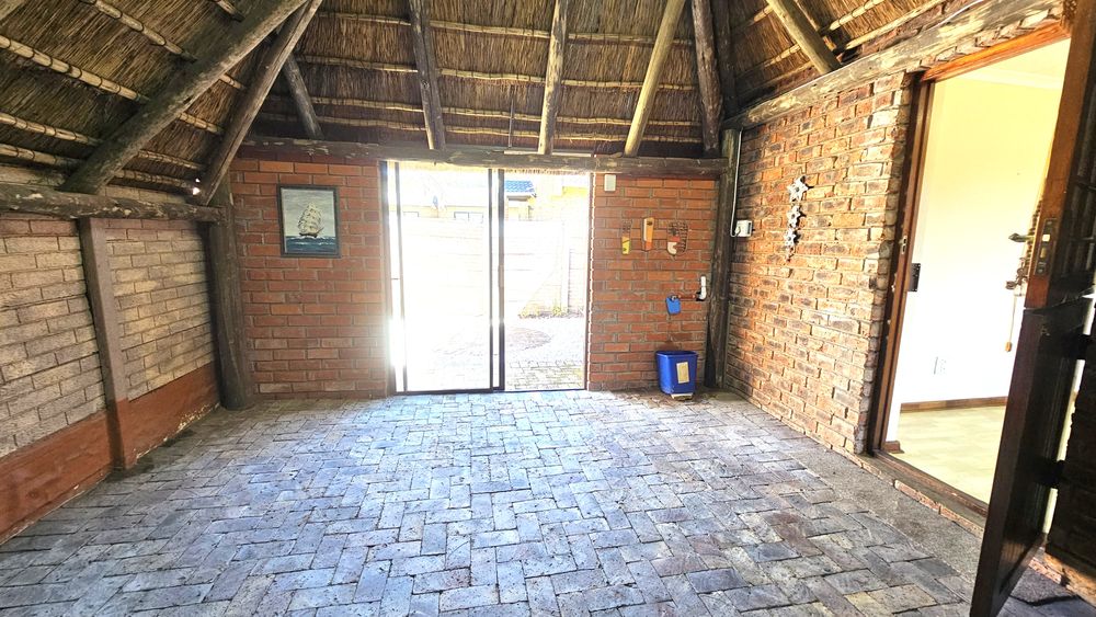 Entertainment area with sliding door to courtyard