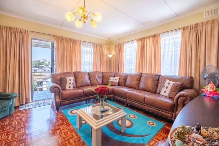 Isipingo Hills House For Sale: 3 Bedrooms, 2.5 Bathrooms, CCTV, Versatile Basement Rooms.