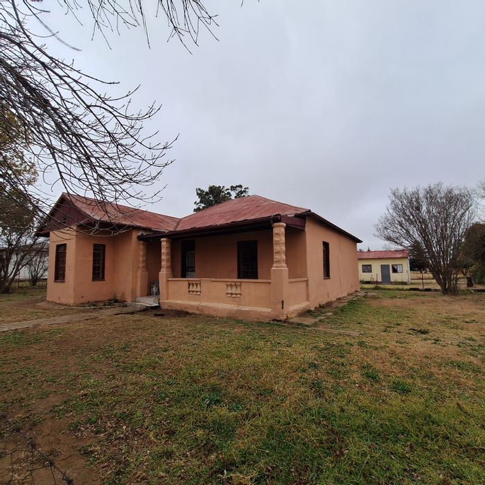 For Sale: House in Villiers with 3 beds, flatlet, large yard, and dual-living potential.
