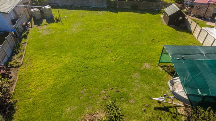 Vacant Land Residential For Sale in Aston Bay: Fully serviced, ready-to-build 690m² stand.