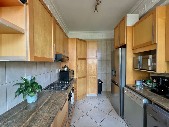 2-Bedroom Apartment For Sale in Musgrave with Garage, Storeroom, and Balcony.