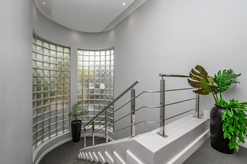 Staricase to Bedrooms