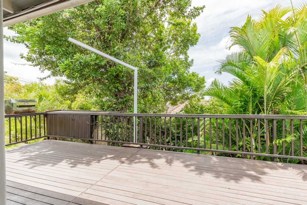 Lovely expansive deck