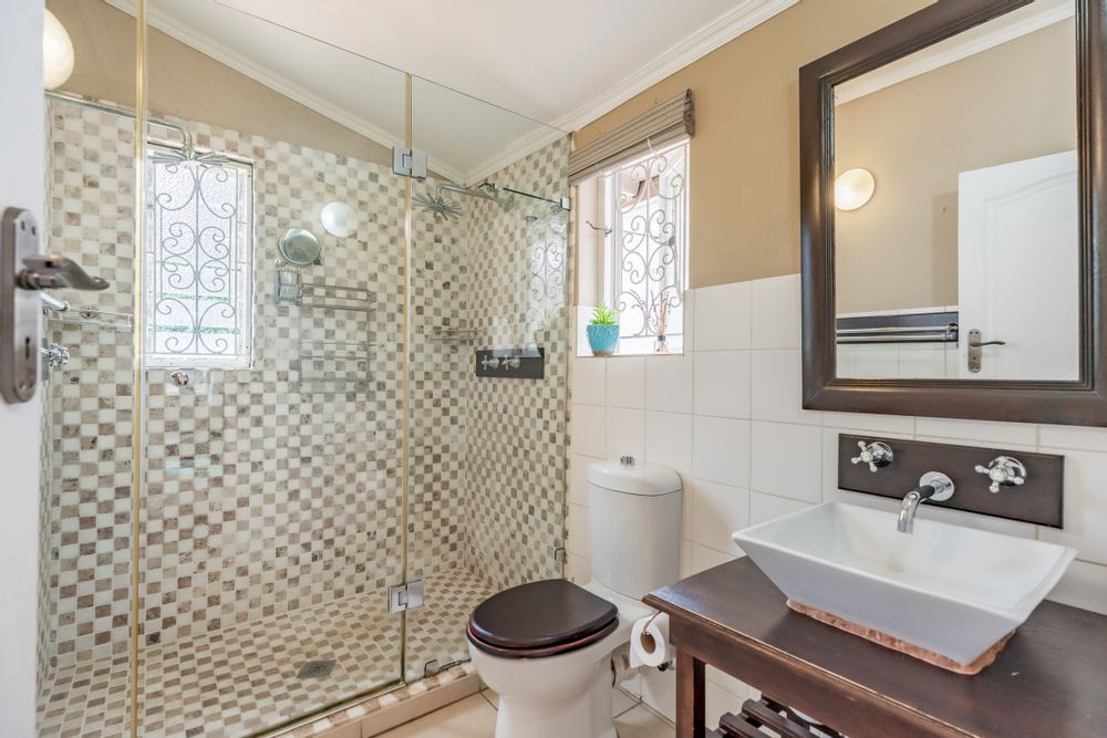 Bathroom 2 with shower