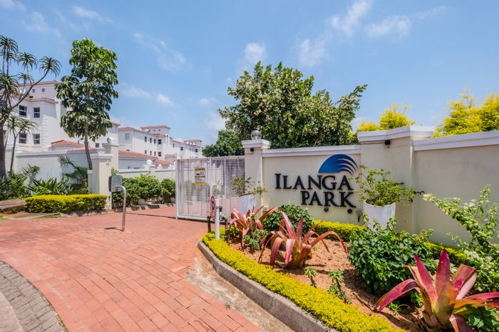 La Lucia Ridge Apartment For Sale: 2 beds, balcony, garage, near Gateway.