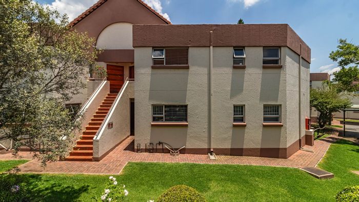 For Sale: Apartment in Bedfordview Central with 2 beds, pool, and security.