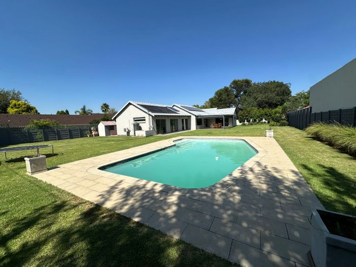 Brackenhurst House For Sale: 3 bedrooms, solar pool, spacious patio, study.