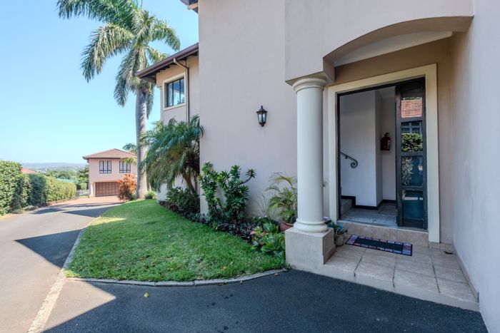 Park Hill Apartment For Sale: Spacious 2-bed, secure complex, stunning views, double garage.