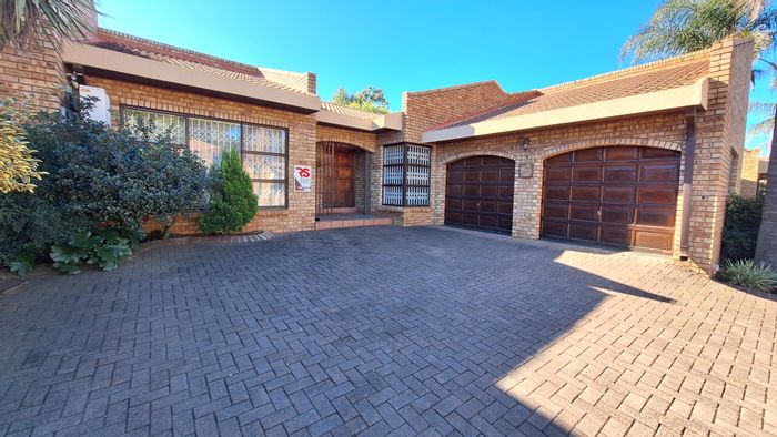 For Sale: Spacious Townhouse in Vanderbijlpark Central with pool, study, and garden.