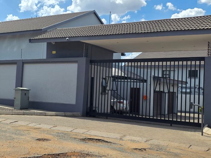 2-Bedroom Apartment To Rent in Vaalpark with secure access and on-site laundry.