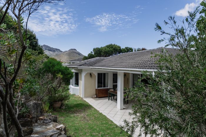 Noordhoek Manor For Sale: 3-bedroom retirement village with amenities and community support.