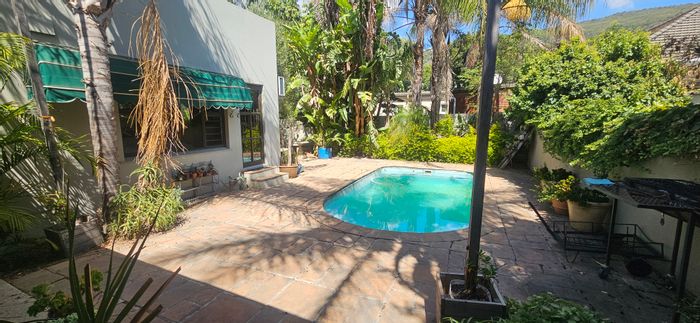 Lemoenkloof House To Rent: 4 bedrooms, study, pool, near Gimnasium School.