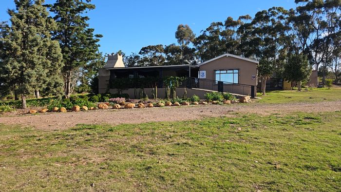 Riversdale Central Small Holding For Sale: 3 hectares with business rights, pub/restaurant.