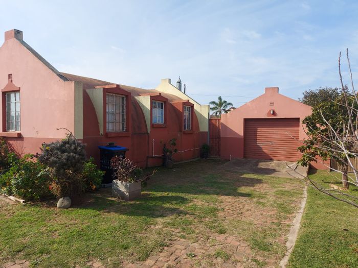 Coastal House For Sale in C Place: 2 beds, garage, rainwater tanks, secure living.