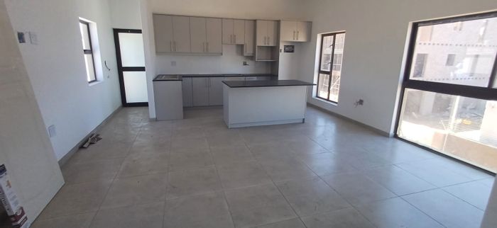 For Sale: Apartment in Saldanha Central with beach proximity, garage, and solar power.