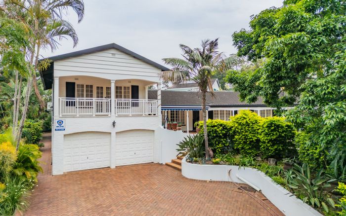 Cowies Hill House For Sale: 5 bedrooms, pool, gazebo, spacious living areas.