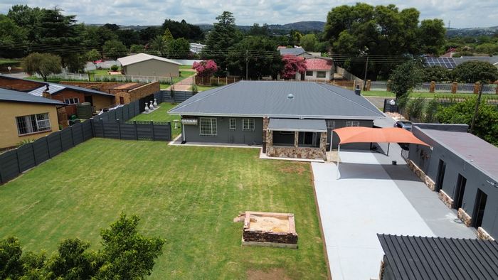 Heidelberg Central House For Sale: 3 Bedrooms, 4 Garages, Expansive Garden.