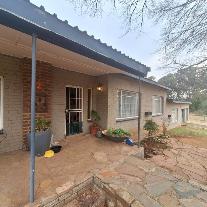 Frankfort Central House For Sale: 3 Bedrooms, River Views, Double Garage, Entertainment Room.