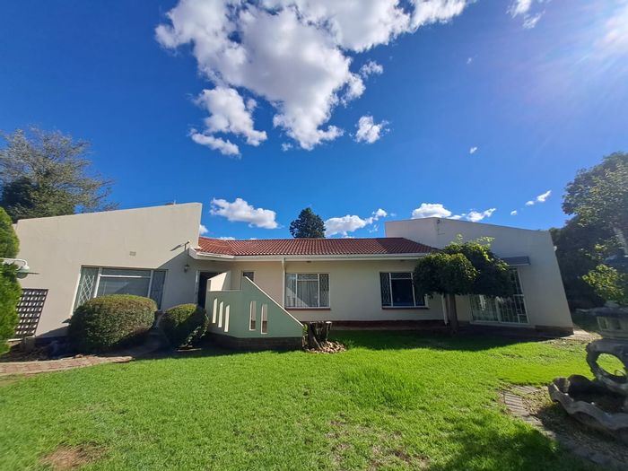 House for Sale in Aliwal North Central: 4 Bedrooms, Pool, Security Features.