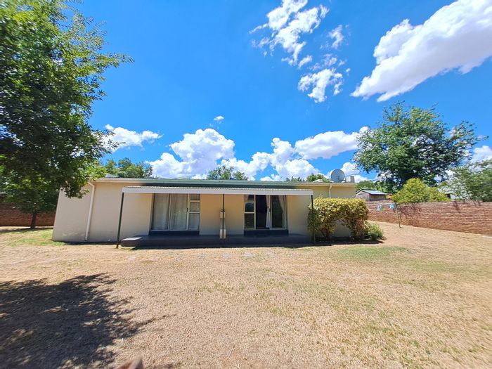 For Sale: Arbor View House with dual apartments, large lawn, and secure parking.