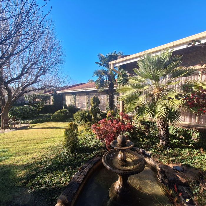 Spacious Frankfort Central house with pool, gardens, and dual kitchens for sale.