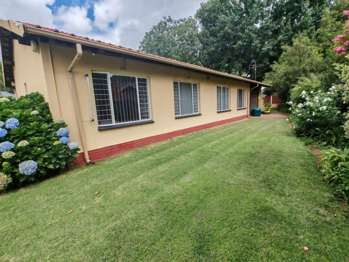 Vaalpark House For Sale: 3 Bedrooms, Pool, Spacious Garden, Tandem Garage.