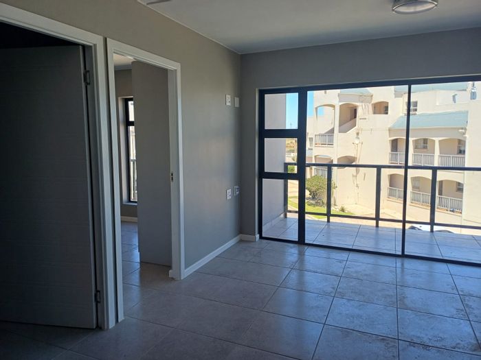 Olifantskop Apartment To Rent: One bedroom, balcony views, near amenities.