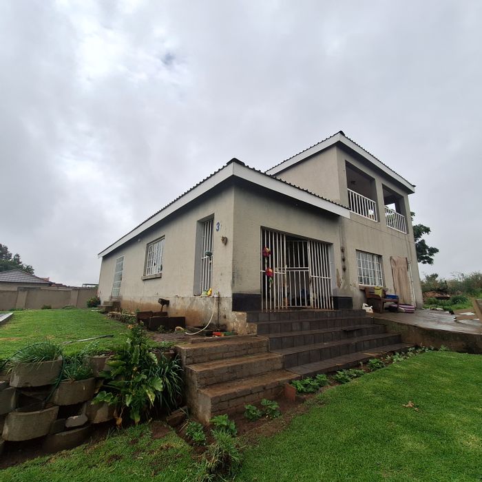 Spacious 5-bedroom house with pool, garages, and scenic views in Deneysville Central. For Sale.