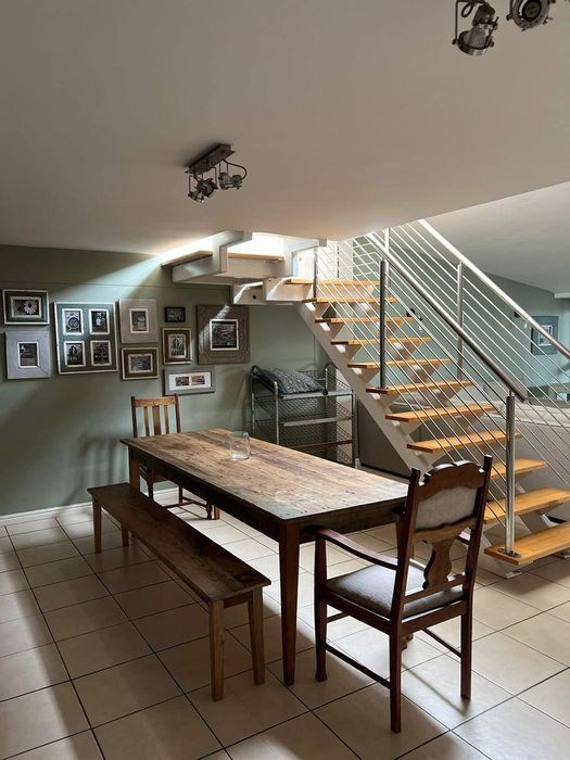 To Rent: Spacious 2-bedroom apartment in Glendinningvale with secure parking.