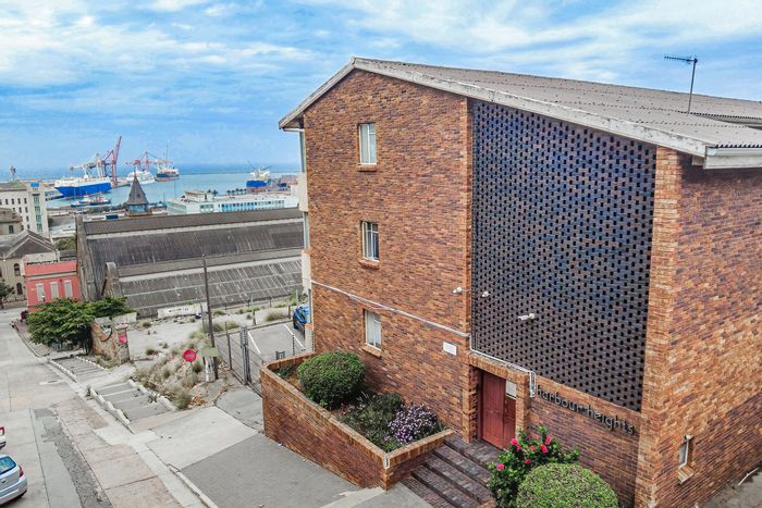 Ground-floor flat in Gqeberha Central, for sale with rental income potential.