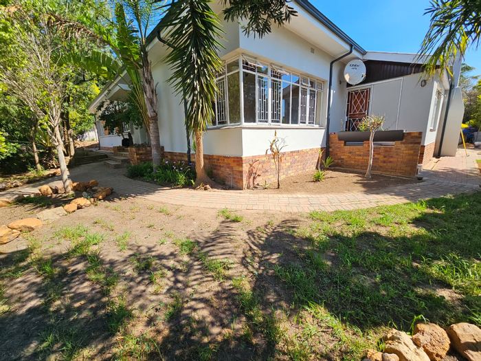 4-Bedroom House For Sale in Riversdale Central with indoor/outdoor braai areas.