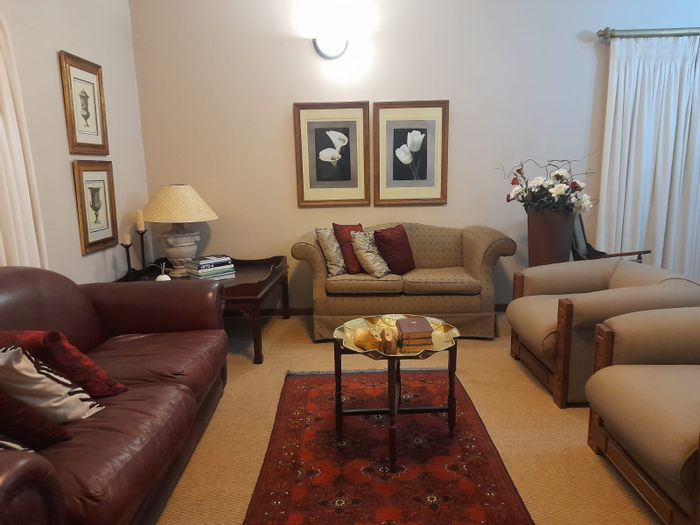 For Sale: Family House in Janssendal with pool, garden, and secure parking.