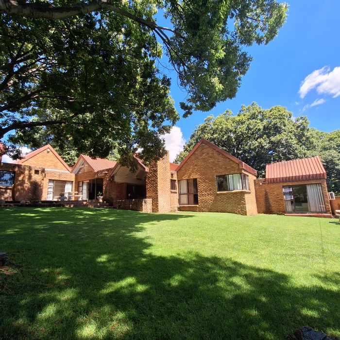Frankfort Central House For Sale: 5 bedrooms, garden, double garage, outdoor braai area.
