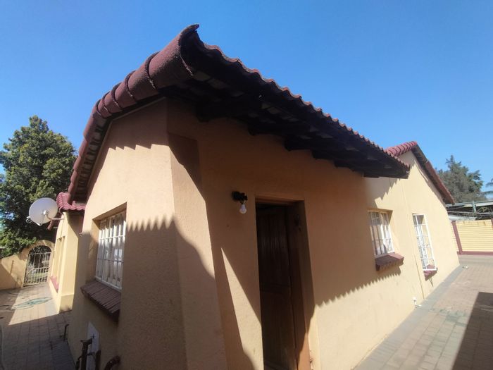 Spacious 5-bedroom house with parking, lapa, and borehole in Pretoria North. For Sale.